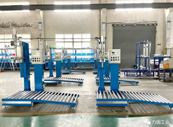 BDF-300L1 灌裝機(jī)丨順利運(yùn)往客戶現(xiàn)場(chǎng)