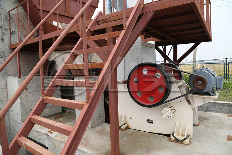 如何減少顎式破碎機(jī)在使用過(guò)程中產(chǎn)生的噪音？